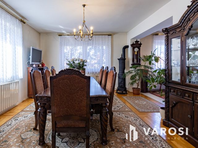 Turai kastély mellett, 4 szoba, nappalis családi ház eladó