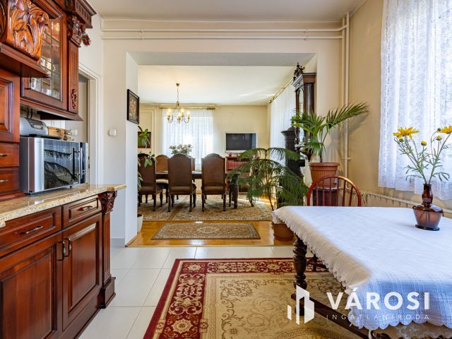 Turai kastély mellett, 4 szoba, nappalis családi ház eladó