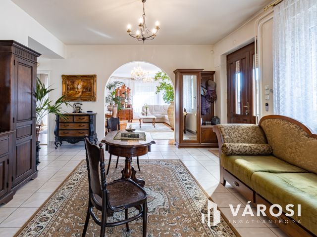 Turai kastély mellett, 4 szoba, nappalis családi ház eladó