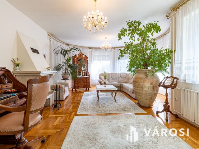 Turai kastély mellett, 4 szoba, nappalis családi ház eladó