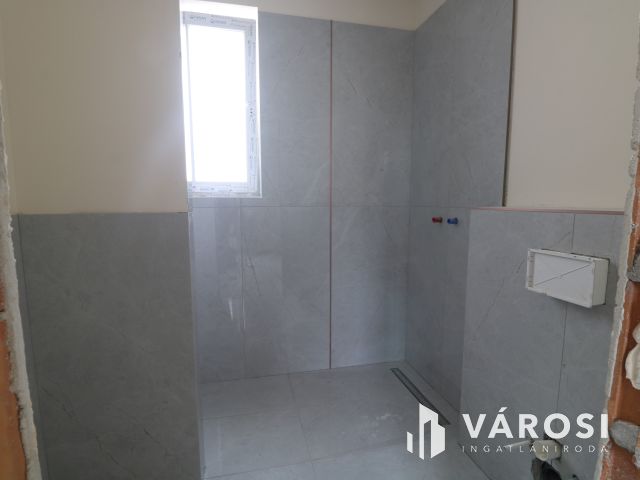 Baktói ikerház,minőségi kulcsrakész kivitelben.