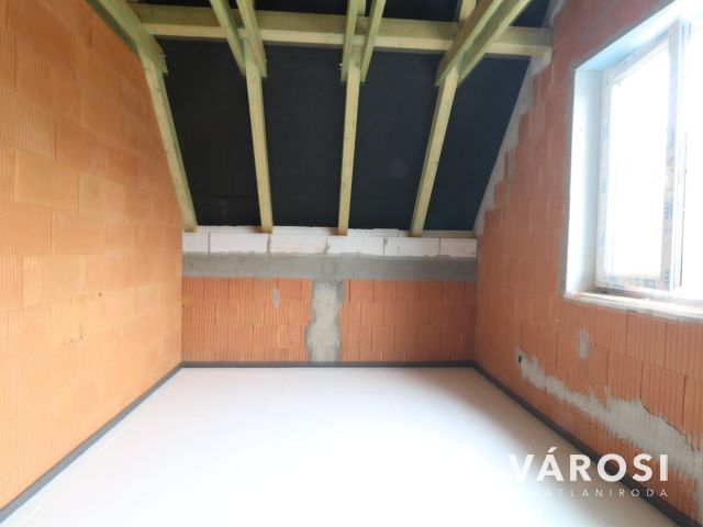 Szöregen kulcsrakész családi ház eladó.