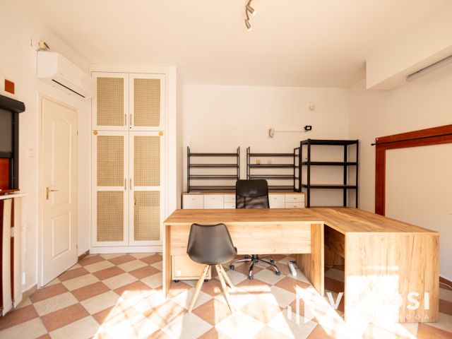 Fodrászüzlet vagy iroda? Ön dönt.