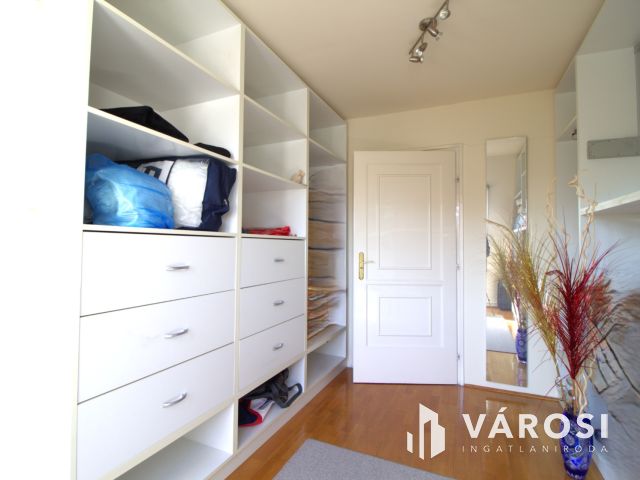 Ritka lehetőség: 204 m2 prémium sorházi otthon saját kerttel