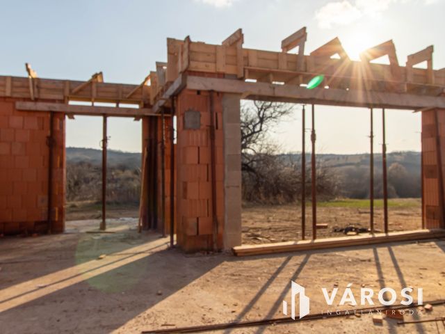 Panorámás ikerház fél  Tinnyén a  királyvölgy lakoparkban