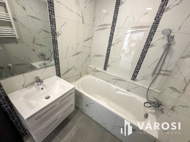 Arany János úton 1. emeleti, frissen felújított lakás eladó!