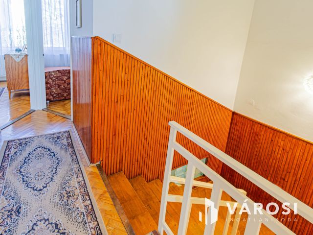 Alul nappali, felül nyugalom – kétszintes otthon garázzsal