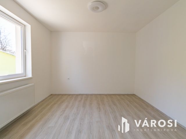 Zsámbok csendes részén, újjáépített családi ház eladó