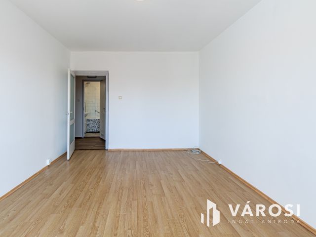 Rákospalotán a Szent Korona útján, panellakás eladó