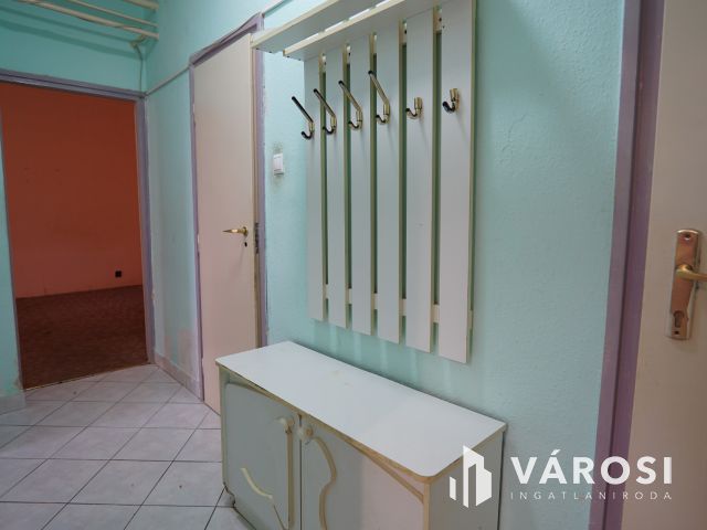 Platán soron, földszinti lakás