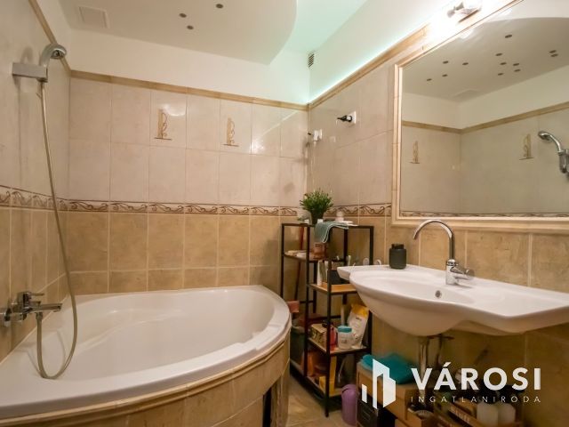 Korszerű 4 szobás téglalakás Palotavárosi a tavaknál