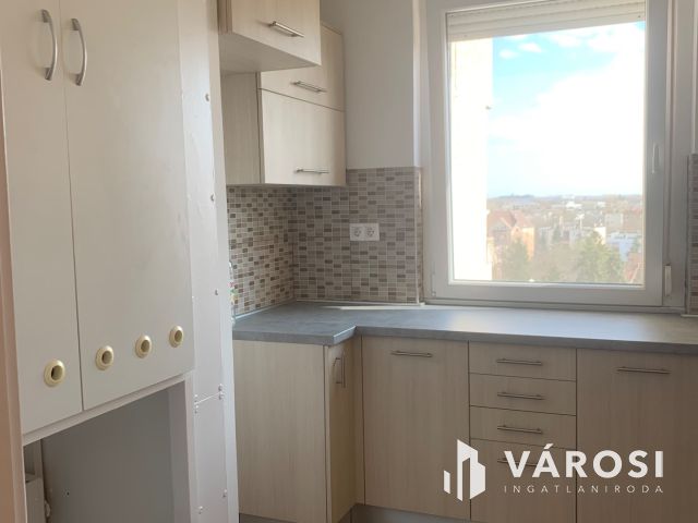 Teljeskörűen  felújított lakás az újkertben eladó