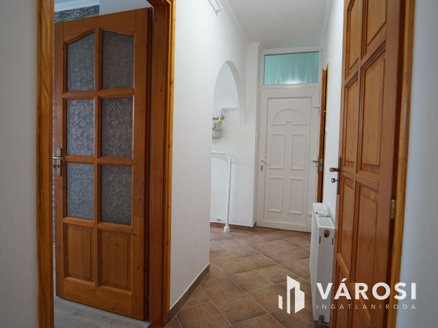 Platán soron, felújított cirkós lakás!