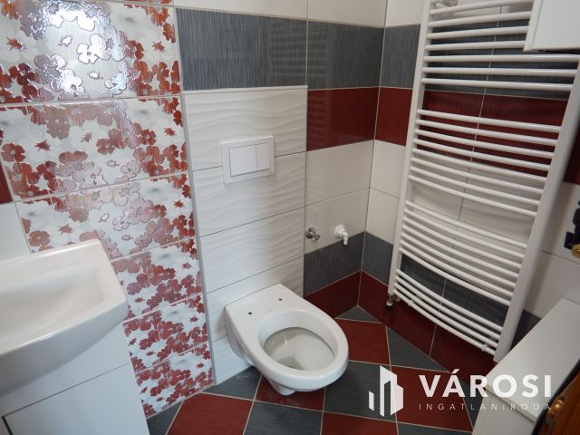 Platán soron, felújított cirkós lakás!