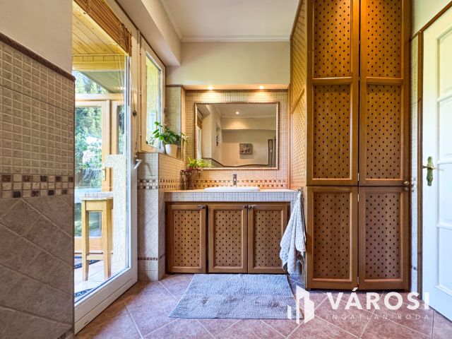 Tágas, napfényes ház Gyula legszebb utcájában