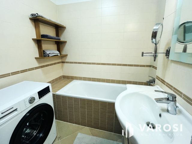 Panorámás penthouse lakás a Marina Parton!