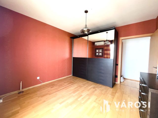 Panorámás penthouse lakás a Marina Parton!