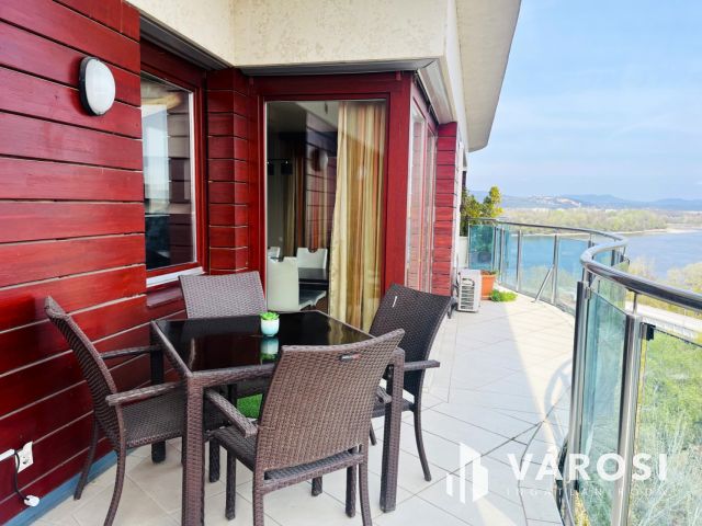 Panorámás penthouse lakás a Marina Parton!
