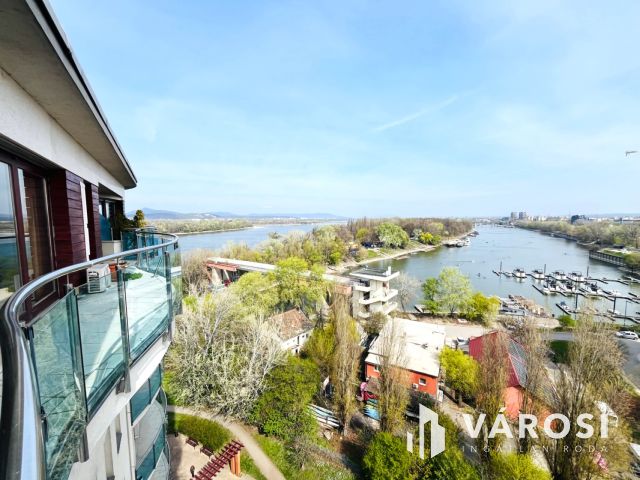 Panorámás penthouse lakás a Marina Parton!