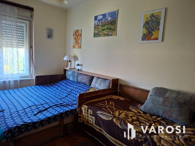 Alsóörsi retro nyaraló eladó