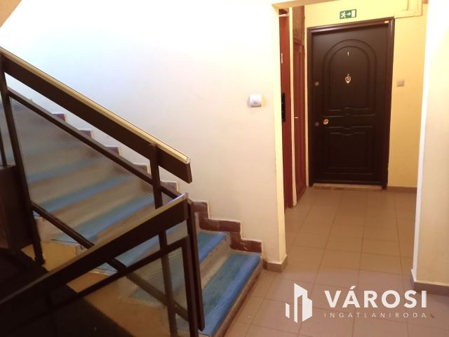 Erkélyes, világos lakás felújítási lehetőséggel Angyalföldön