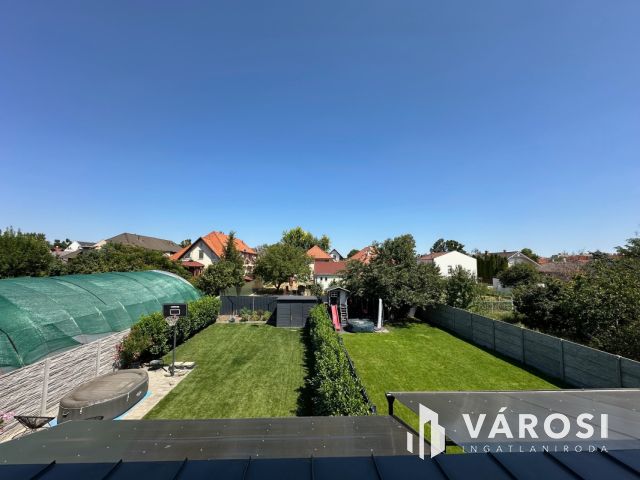 Szuper lakás garázzsal a Hatvani kertben