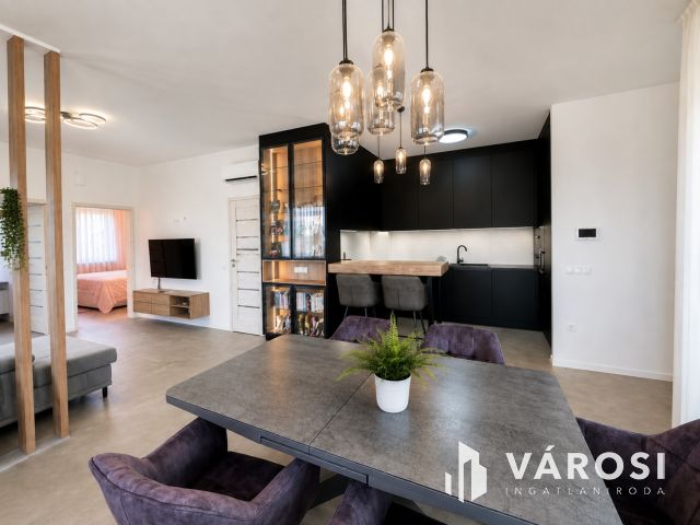 Szuper lakás garázzsal a Hatvani kertben