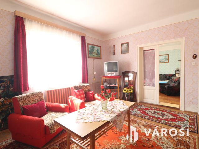 Jó állapotú 3 szobás, algyői családi ház.