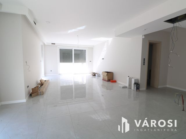 Baktói ikerház,minőségi kulcsrakész kivitelben.