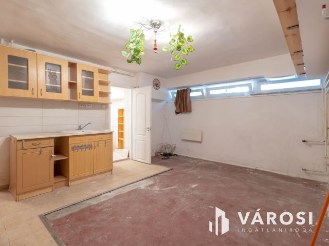 A Római-part közelében 25 m2-es, ablakos, alagsori lakás