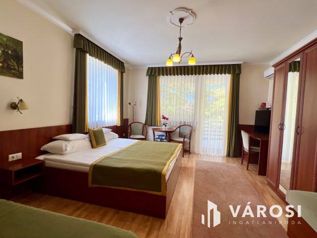 Eladó jól működő aparthotel Siófok szívében